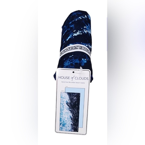 HOUSE OF CLOUDS SAND-FREE MICROFIBER BEACH TOWEL - Picture 1 of 6